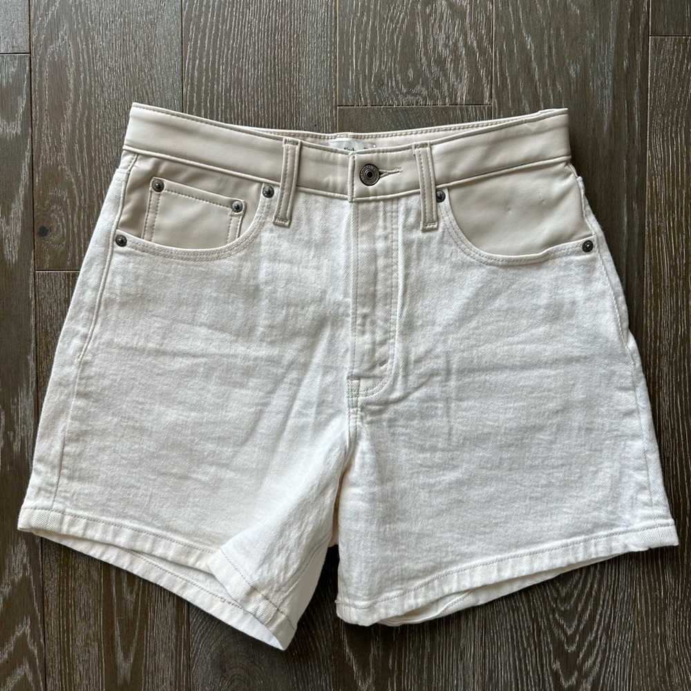 Abercrombie & Fitch The Dad Short High Rise Size 27